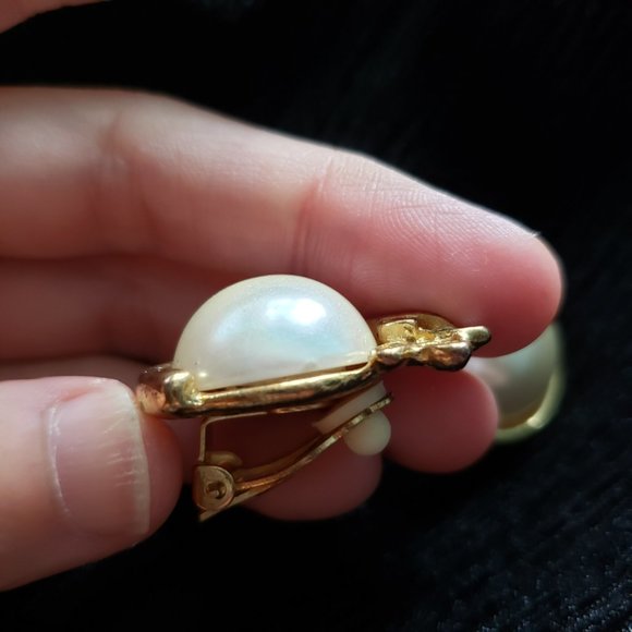 VTG Faux Pearl Clip on Earrings with Jewel Detail - Picture 7 of 11